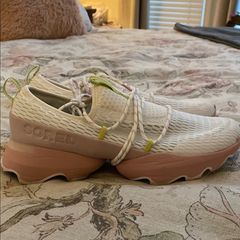 Sorel Women's White and Pink Sneakers